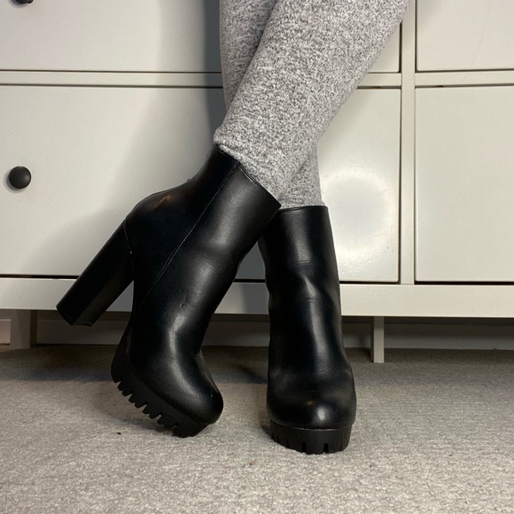 Black Fashion Nova Heeled Boot - Picture 5 of 6